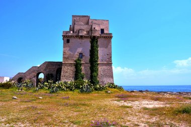 Torre Colimena porto sezaryen o salento italya