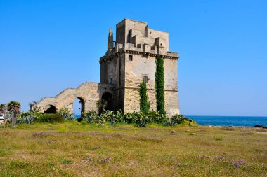 Torre Colimena porto sezaryen o salento italya
