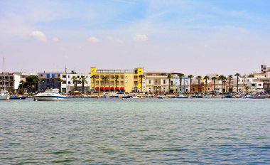 Porto Sezero tavşanlar adasından görüldü (isola dei conigli salento italy