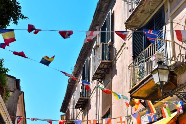 Eski binalarıyla Sorrento 'nun tarihi merkezi.