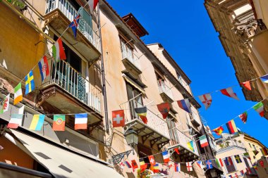 Eski binalarıyla Sorrento 'nun tarihi merkezi.