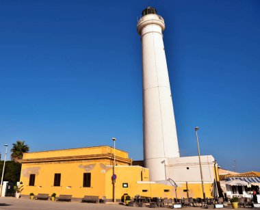 Ragusa Sicilya 'nın Punta Secca bölgesinin deniz feneri.