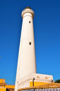 Ragusa Sicilya 'nın Punta Secca bölgesinin deniz feneri.