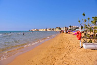 17 Eylül 2018 Ragusa İtalya 'sında kumsalda çok uzun bir sampieri plajı var.