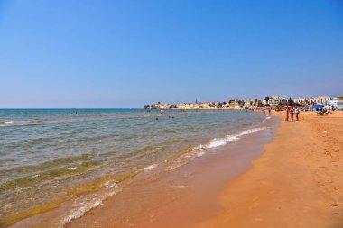 17 Eylül 2018 Ragusa İtalya 'sında kumsalda çok uzun bir sampieri plajı var.