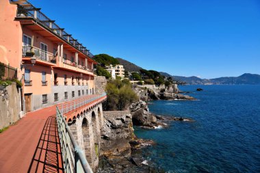 İtalya 'daki Cenova sinir güvertesinde.