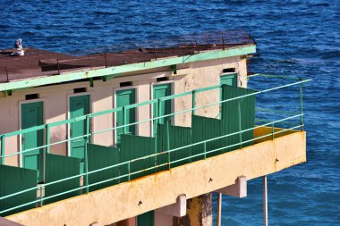 İtalya 'da Cenova' da banyo kulübeleri