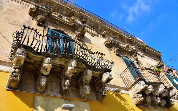 Balkon Mit Typisch Barocken Skulpturen Modica Sizilien Italien — Stockfoto