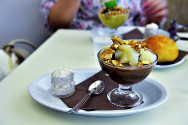 cremolata fındık tipik tatlı içecek Modica Sicilya İtalya