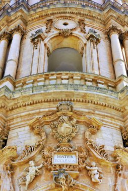 Modica Sicilya şehrinin barok San Giorgio katedrali.