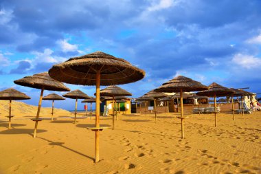 İyon kıyısındaki akıntı adası (isola delle correnti), siracuse sialy İtalya 'nın Portopalo belediyesinin topraklarında yer almaktadır.