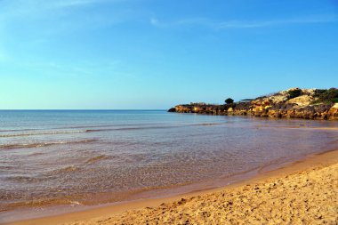 Punta Braccetto plajında gün batımı, ragusa, Sicilya, İtalya