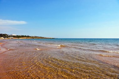 Punta Braccetto plajında gün batımı, ragusa, Sicilya, İtalya