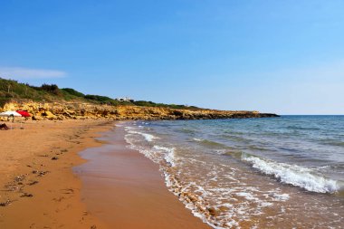 Punta Braccetto plajında gün batımı, ragusa, Sicilya, İtalya