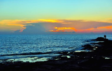 Punta Braccetto plajında gün batımı, ragusa, Sicilya, İtalya