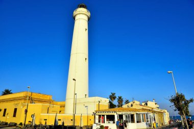 Ragusa Sicilya 'nın Punta Secca bölgesinin deniz feneri.