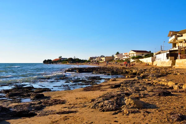 Playa Cerca Casa Montalbano Provincia Ragusa Que Vuelto Famosa Por —  Fotos de Stock