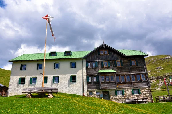 Genova Refuge Built 1898 Located Alpine Prairie 2306M Sass Putia —  Fotos de Stock