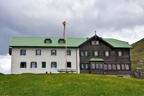 Genova Refuge Built 1898 Located Alpine Prairie 2306M Sass Putia —  Fotos de Stock