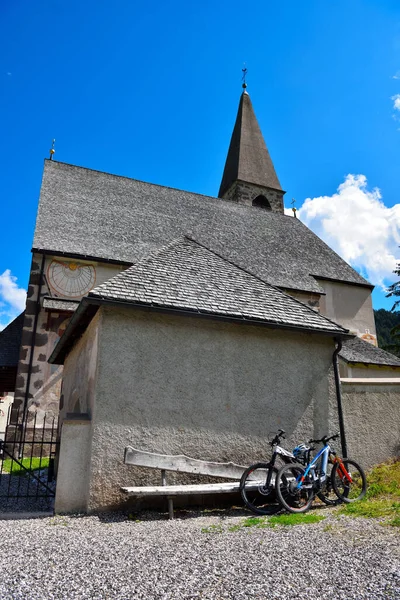 Iglesia Santa Maddalena Val Funes Tirol Del Sur Italia — Foto de Stock