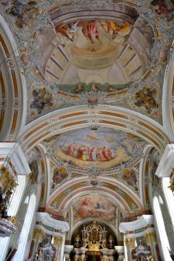 Aziz Peter ve Paul Kilisesi, 24 Haziran 2021 'de İtalya' nın Barok tarzında San Pietro köyünde yer alan bir kilisedir.