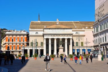 Carlo Felice Tiyatrosu, 1828 Nisan 2021 'de İtalya' nın en tanınmış tiyatrolarından biridir. 
