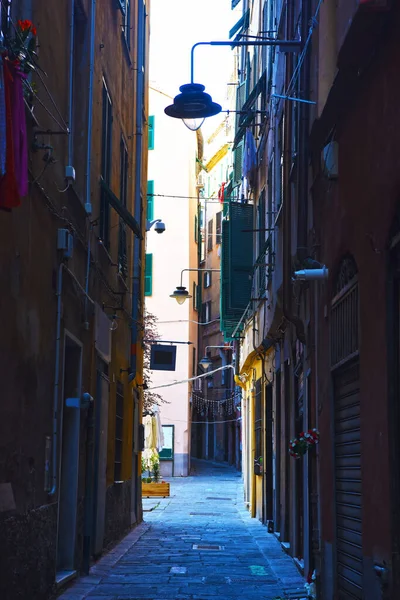 Узкие Улочки Генуи Италия — стоковое фото