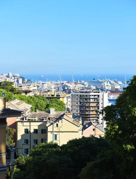 都市部の短縮とジェノヴァイタリアの港 — ストック写真