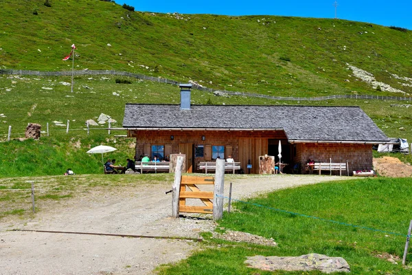 Cabaña Alpina Valle Del Villandro Punto Refresco Para Los Turistas —  Fotos de Stock