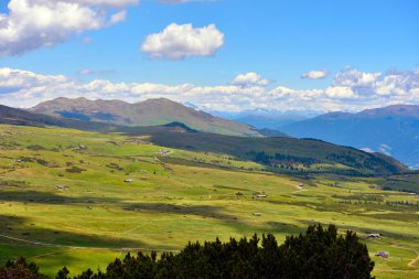 Alpe di Villandro, İtalya 'nın güneyindeki Avrupa' nın ikinci büyük dağ otlağıdır.