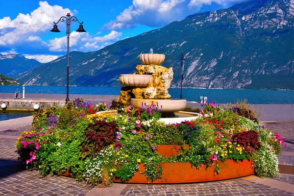 Fuente Flores Limone Sul Garda Provincia Brescia Italia — Foto de Stock