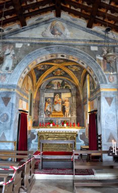 San Rocco 'nun küçük kilisesinin içinde 16. yüzyıldan kalma 28 Ağustos 2021 tarihli Limon Konsolosu Garda İtalya