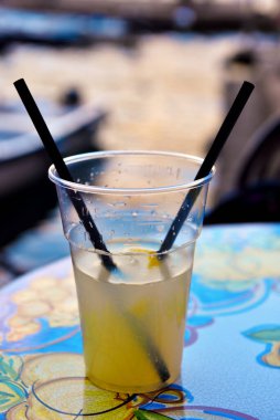 Limon suyu limonu Konsolos Garda Brescia İtalya