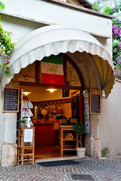 Karakteristiskt Typisk Salami Butik Den Historiska Stadskärnan Aug 2021 Limone — Stockfoto