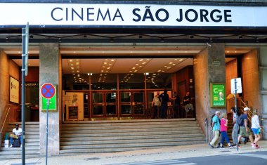Jorge Sineması Avenida da Liberdade 'de yer almaktadır. Bu tarihi sinema, 29 Mayıs 2025 Lizbon başkentinin kültürel yaşamındaki mimarisi ve rolüyle tanınmaktadır.