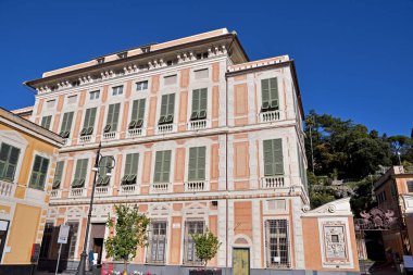 1629 ve 1635 yılları arasında İtalya 'nın Chiavari Sarayı' nda inşa edildi.