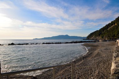 İtalya 'nın Liguria eyaletinin Cenova ilçesine bağlı Chiavari plajı.