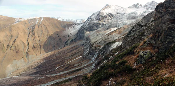 Mount Sophia z wodospadami. — Zdjęcie stockowe