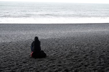 Uzun yürüyüşe çıkan kimse bir mola alır