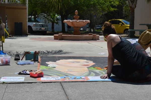 Kaldırım tebeşir sanat çeşme ile