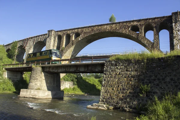 Velha ponte ferroviária abandonada — Fotografia de Stock