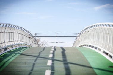 köprü üzerinde yol