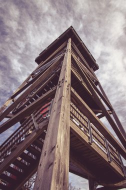 yüksek gözetleme kulesi