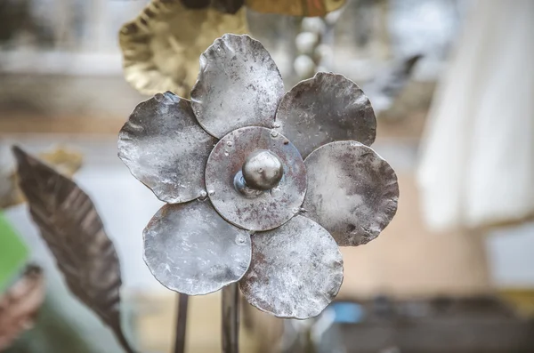 鋼の手作り花 — ストック写真