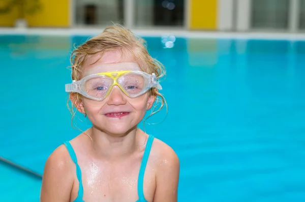 I poolen — Stockfoto