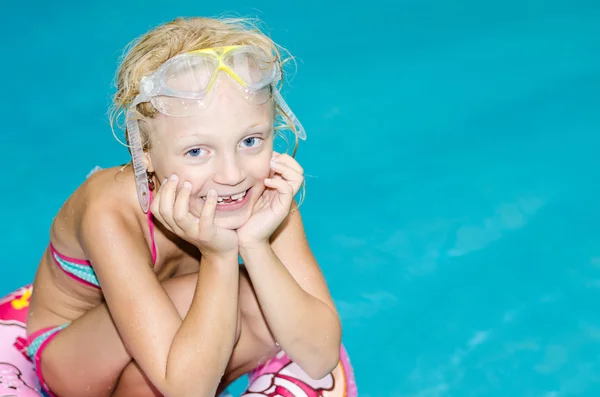 Menina sorridente feliz — Fotografia de Stock