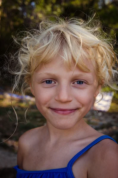 Blond meisje portret — Stockfoto