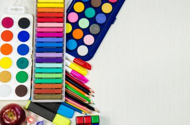 Okul ofis malzemeleri ve boşaltmak