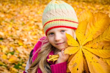 Sonbahar zamanla çocuk