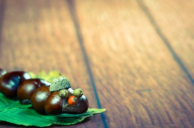 fantezi kestane yılan figürü